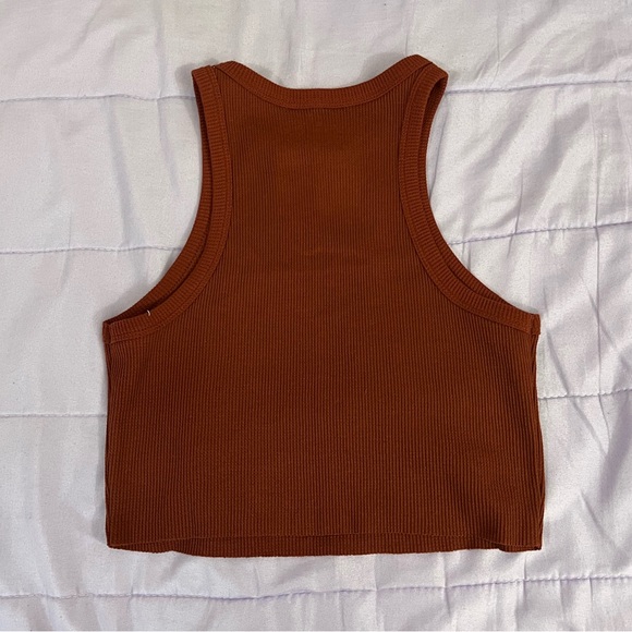 Red racerback crop tank - Picture 2 of 2